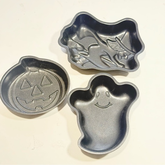 3 Mini Non-stick Bakeware Cake Mold Halloween Themed Ghost Witch Pumpkin NWOT - Picture 2 of 4